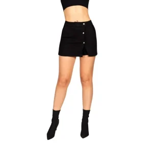 Falda short color negro de mezclilla stretch