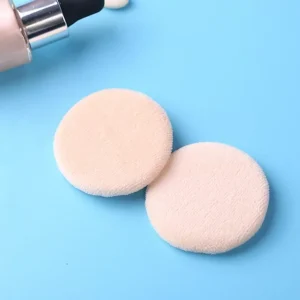 Maquillaje base suave esponja chica dama